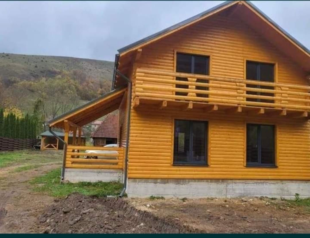 Constructii cabane lemn