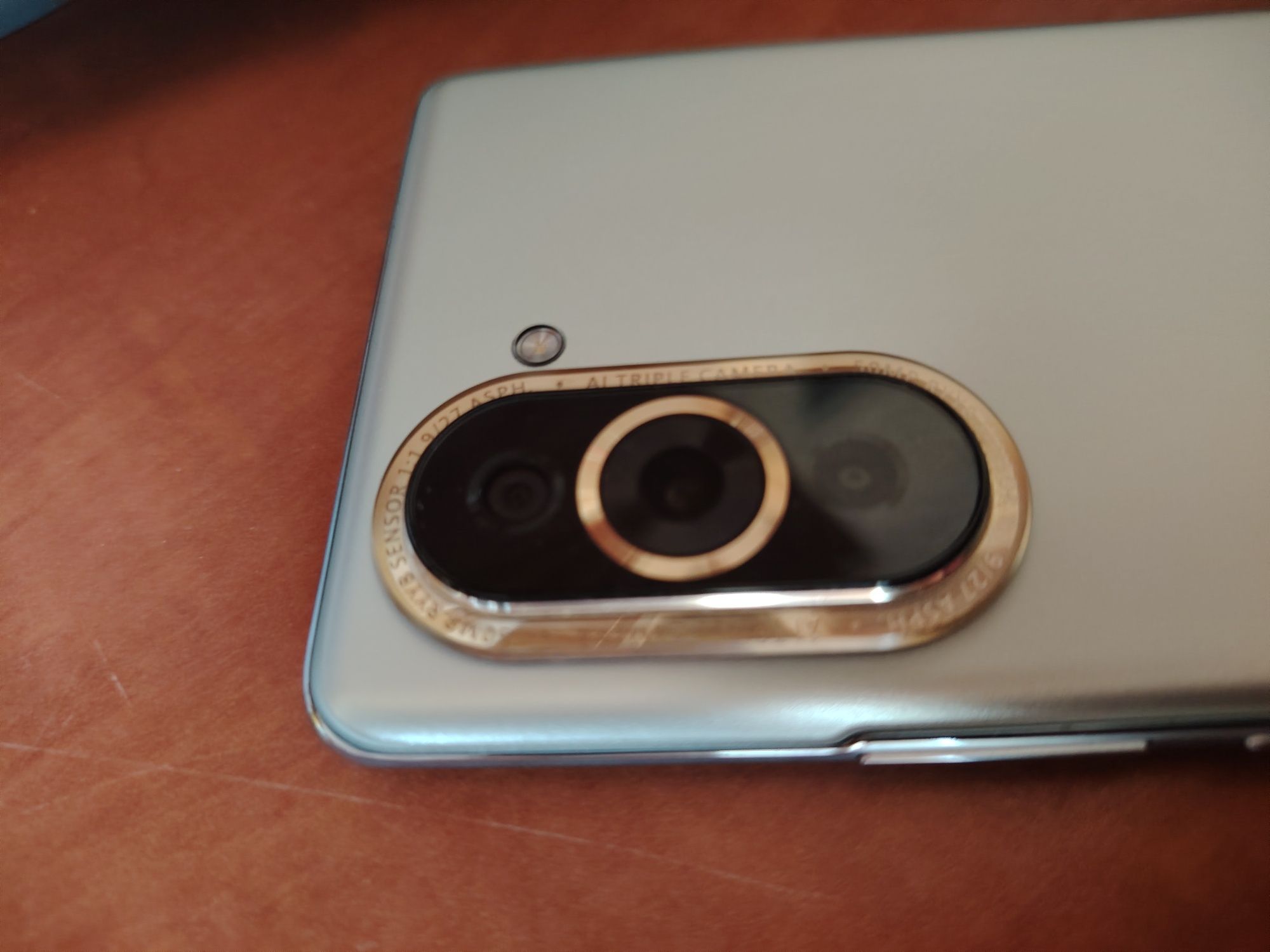Huawei nova 10 + зарядно