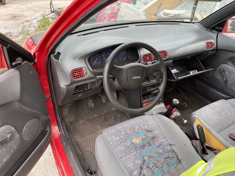 Mazda 121 1.3 16v На Части