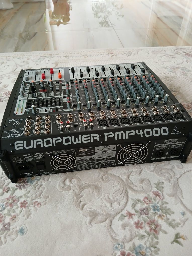 Mixer behringer cu amplificare