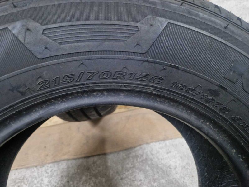 2 Nexen R15C 215/70
летни бусови гуми DOT2016