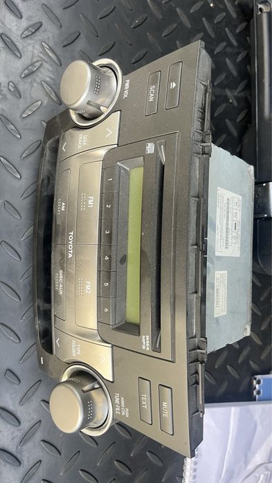 Магнитофон штатный  для хайландера