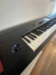Vând Pian digital / Workstation Korg Krome 88
