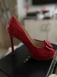 Pantofi rosii decupati marime 36