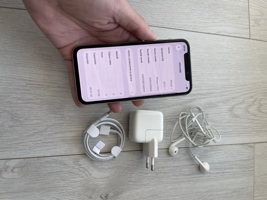 Iphone 11 pro • silver •