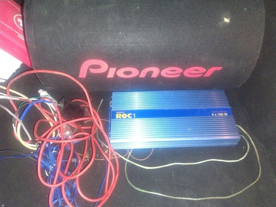 Stație cu subwoofer plus toate accesoriile