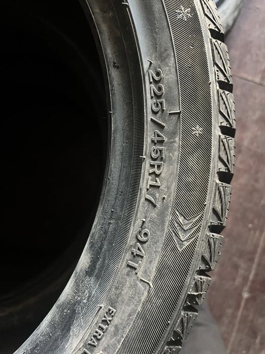 Шины 225/45/R17 в хорошем состоянии, 3 шт