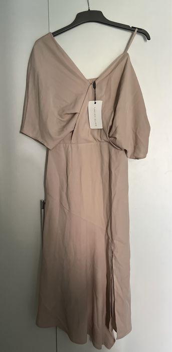 Lavish Alice рокля с голо рамо