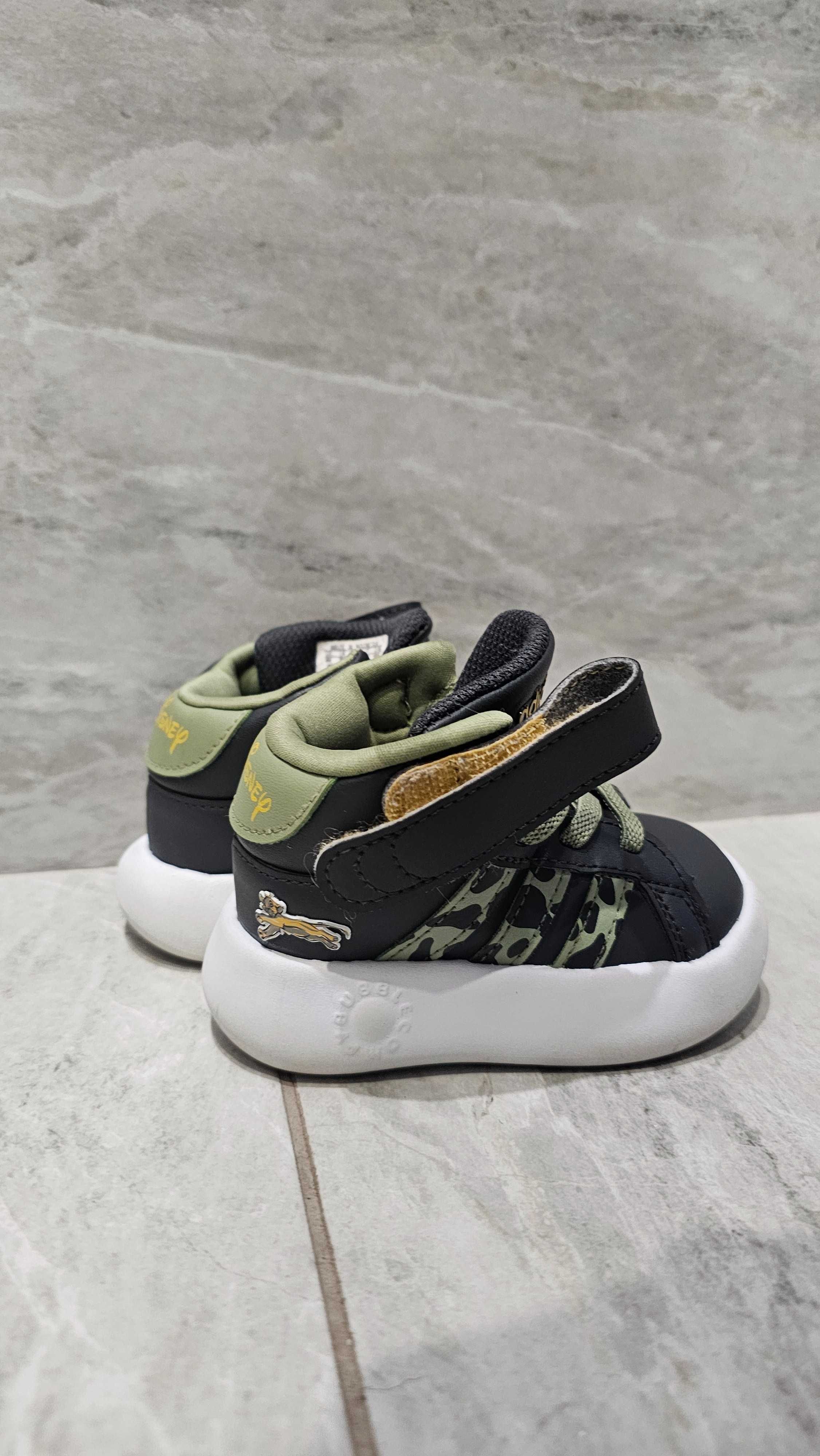 Маратонки за бебе adidas Disney