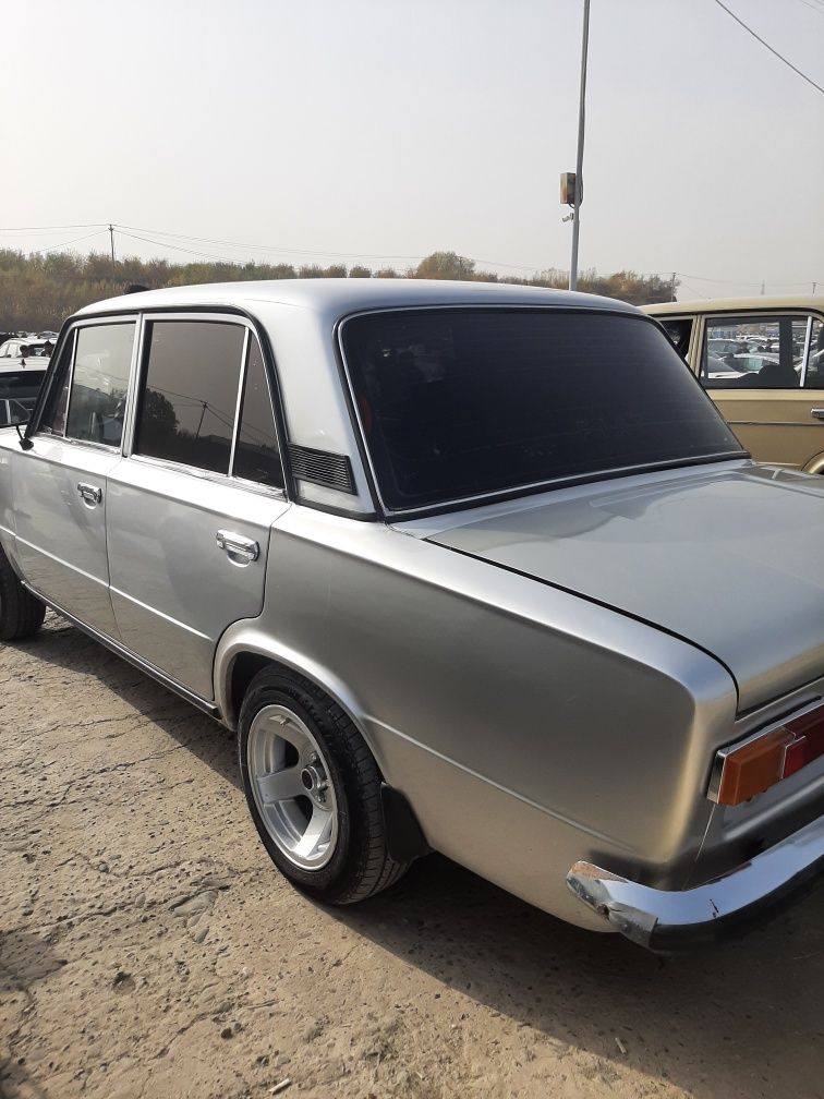 Vaz 21011 sotiladi