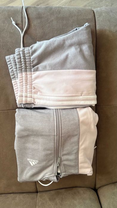 Дамски анцунг комплект Адидас, без забележки!