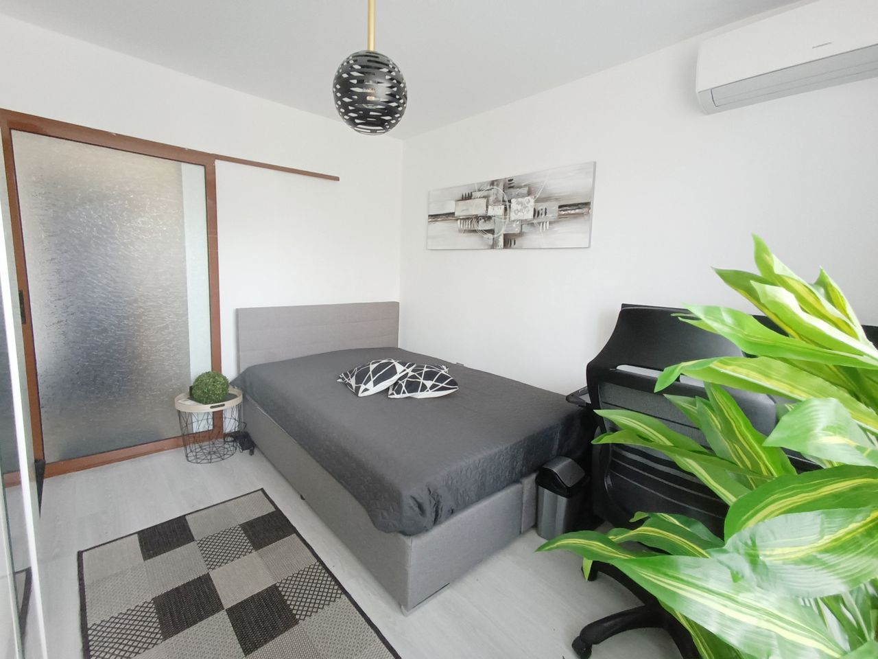 Продава се Тристаен апартамент в Варна, Базар Левски - 82 кв.м за 3281 €/кв.м - Снимка #7