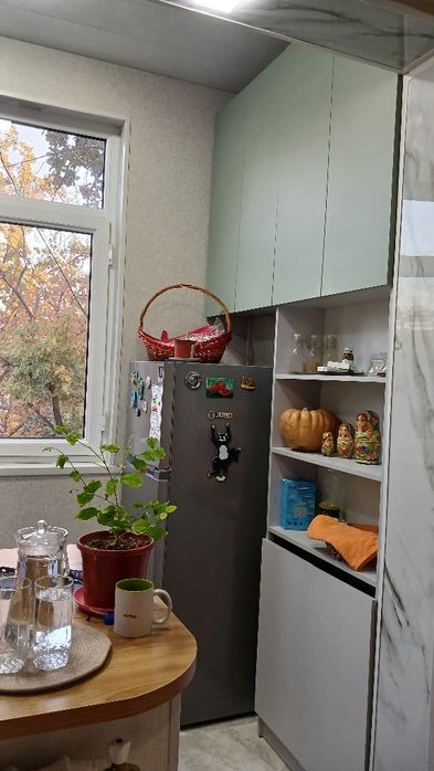 Чиланзар 3 Квартал. 2х комнатная.  Ремонт..Мебель + техника.