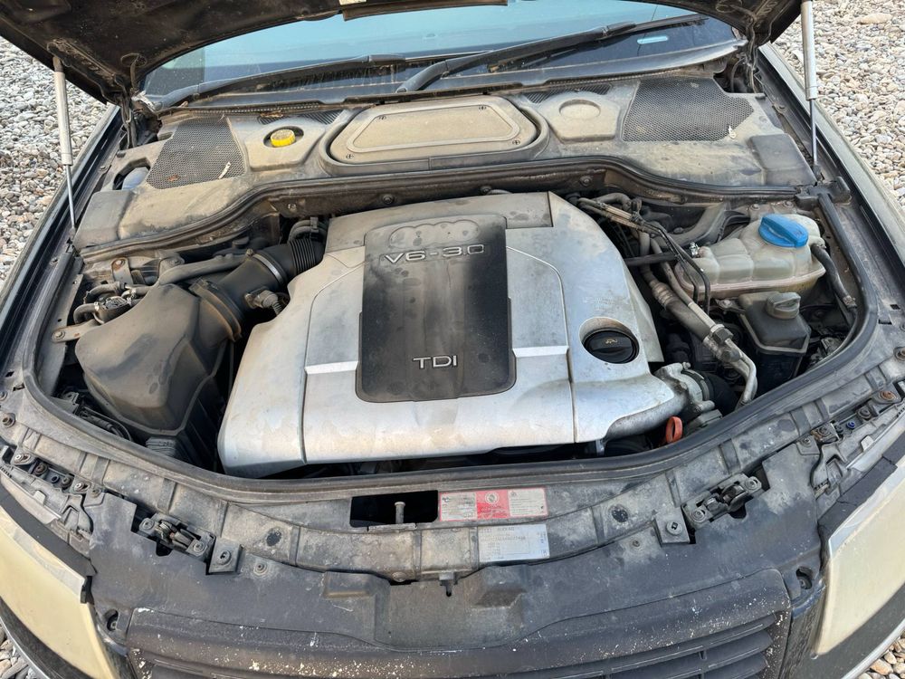 Vand audi a8 spre dezmembrari