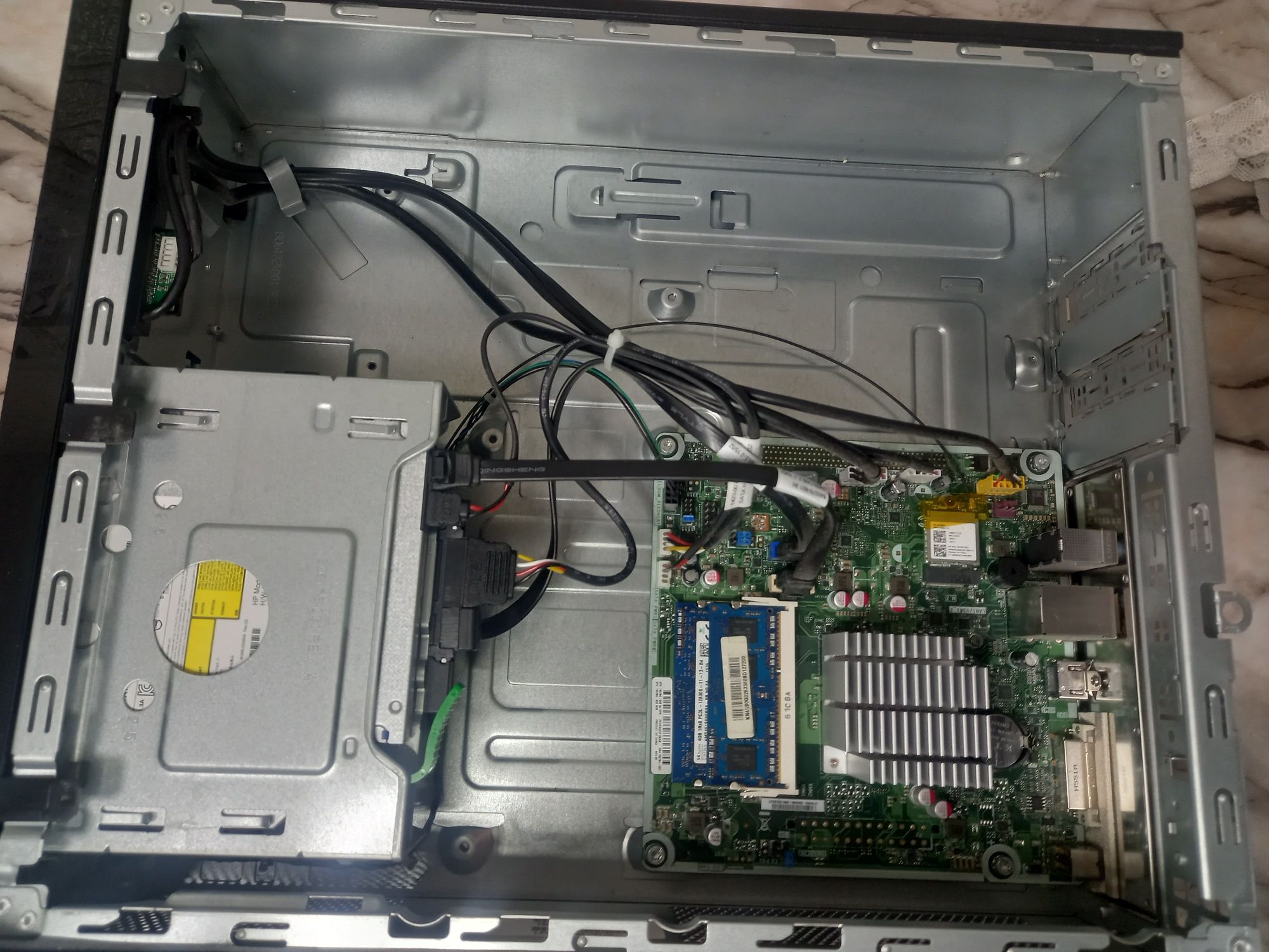 Компютър HP Slimline  Intel® Celeron® Processor N3050 8gb SSD