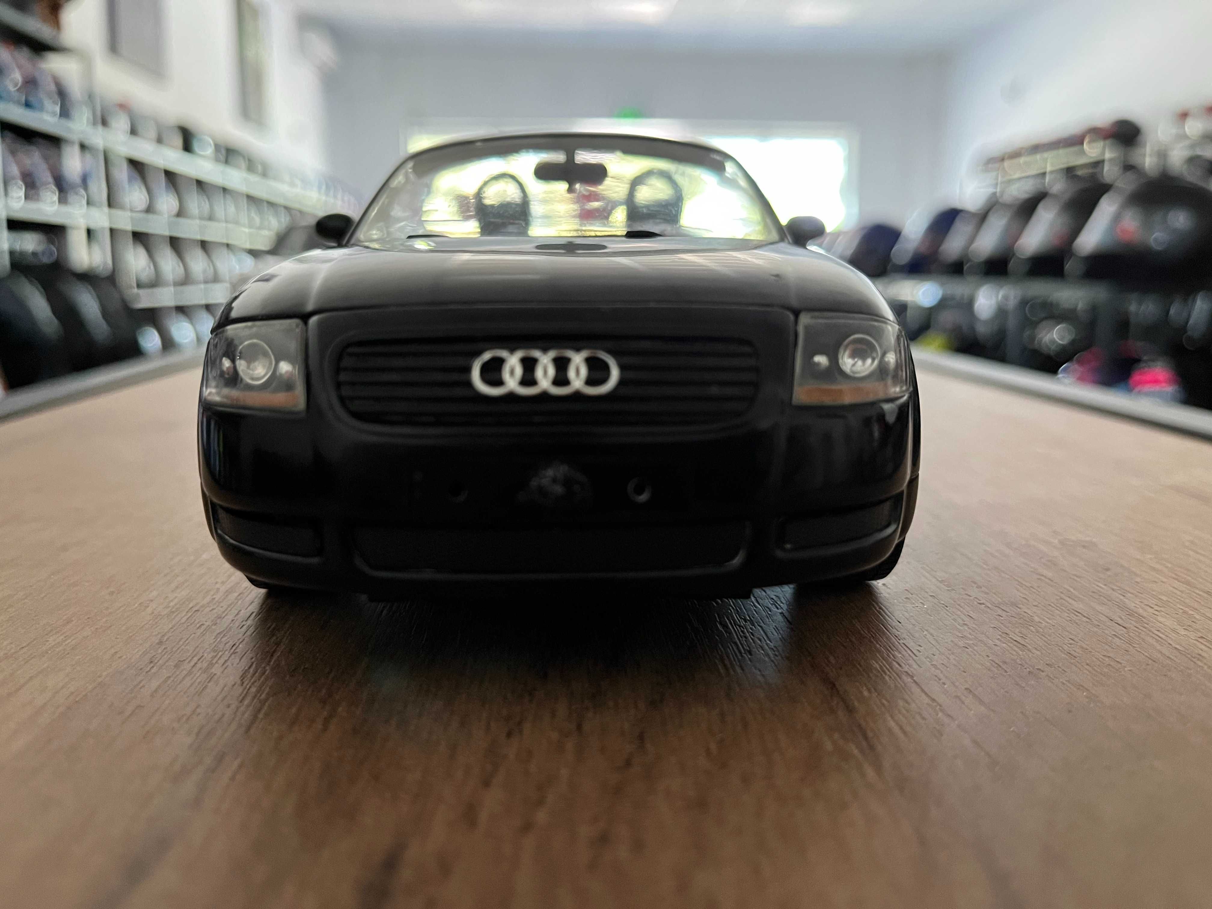 Метална колекционерска колички REVELL AUDI TT V5 TURBO мащаб 1:18