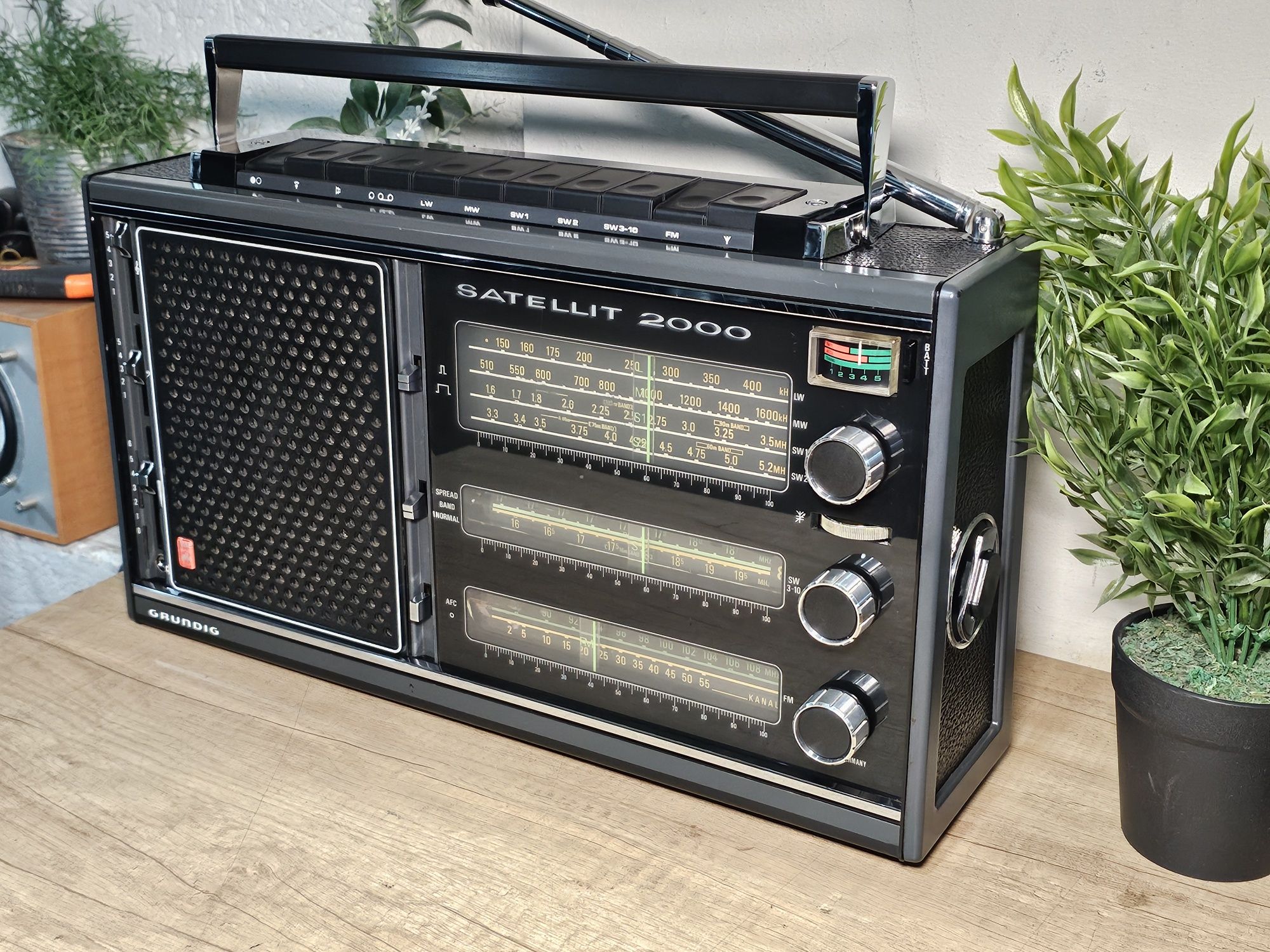 Radio GRUNDIG SATELLIT 2000 vintage, de colectie..
