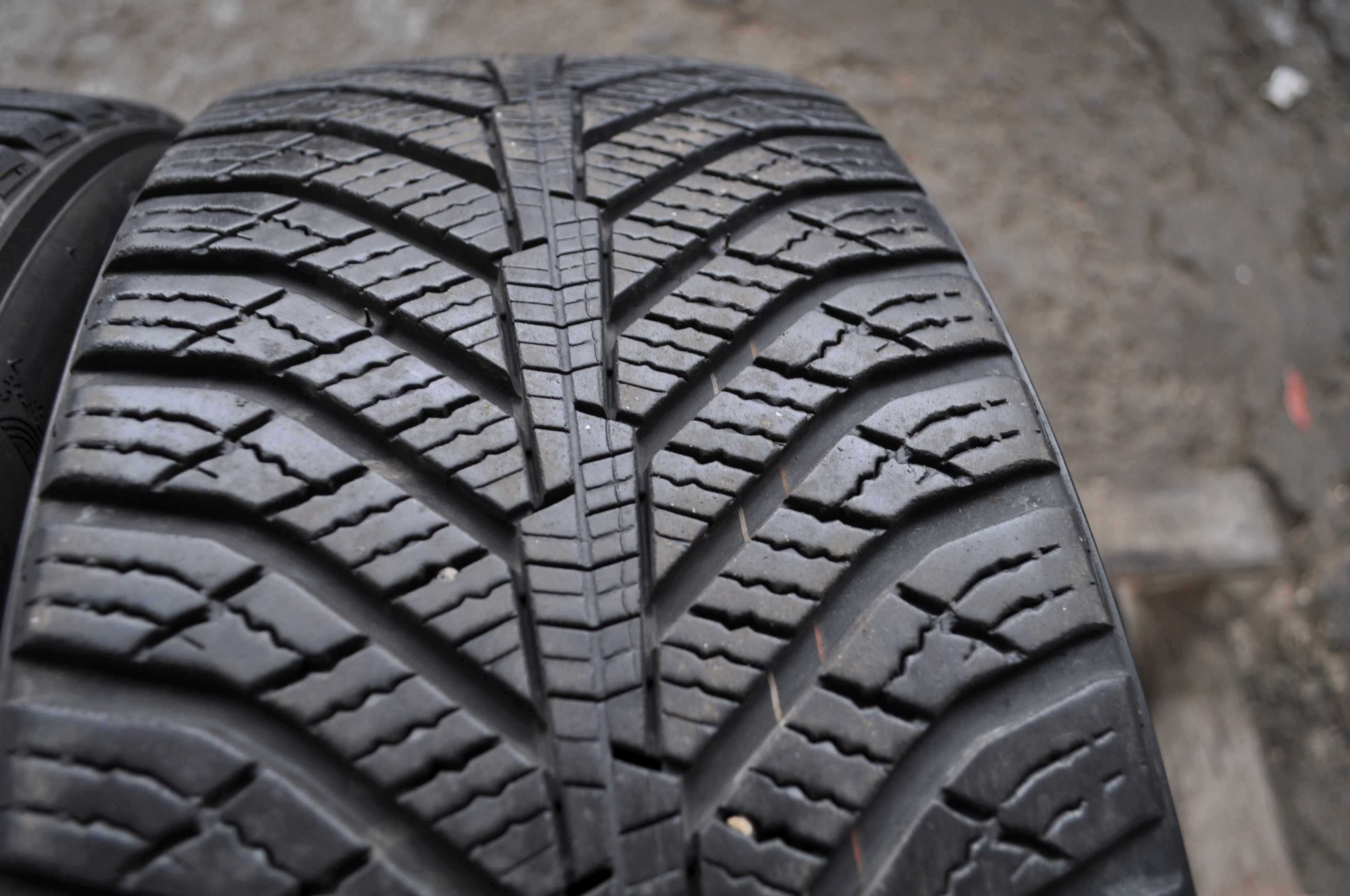 SET 2 Anvelope Iarna 225/45 R18 95V KUMHO Solus HA31 4 Seasons