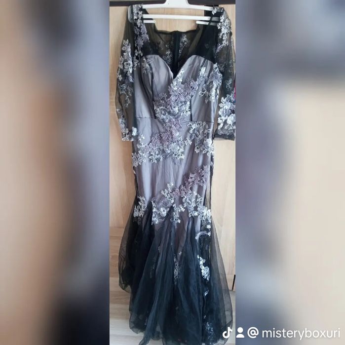 Vând rochiță nouă Cu etichetă mărime s-m model deosebit