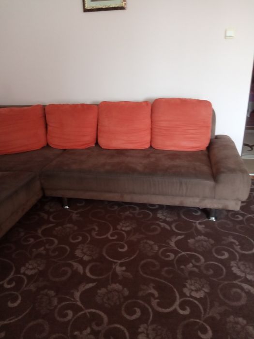 Голям ъглов диван с нови възглавници!