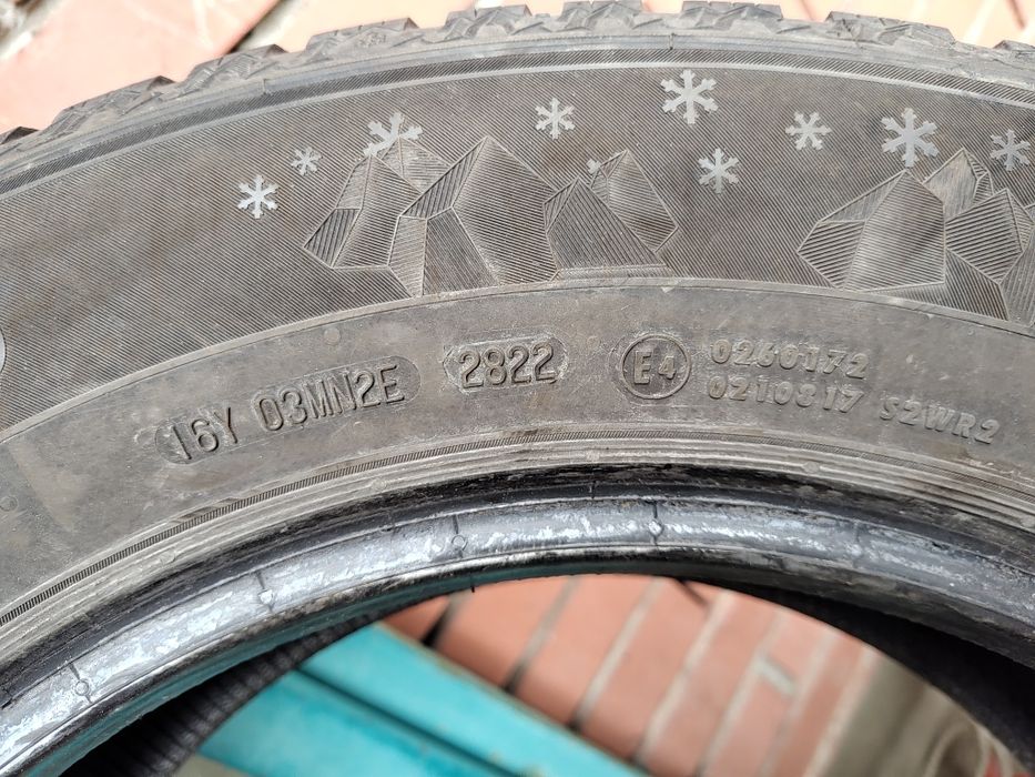 Продавам 4бр. Зимни гуми 215/65/16 Semperit