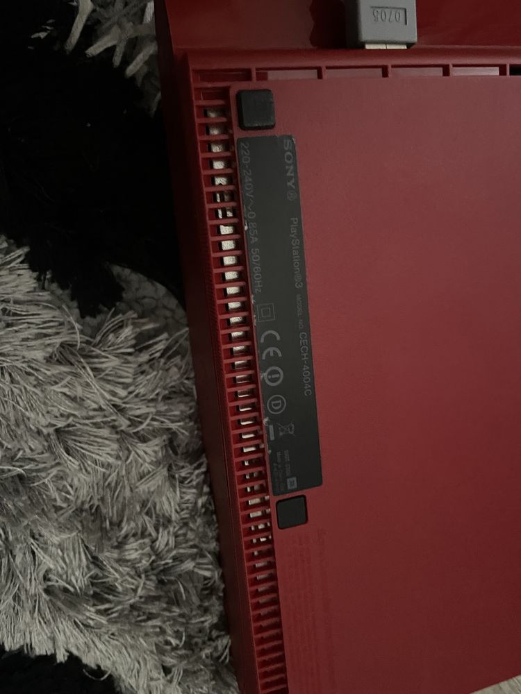 PS3 Super Slim 500GB GARNET RED+controller+microfon usb+12 jocuri