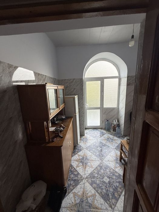 Продаю свою 3 ком.квартиру,высоко потолочная,дом кирпичный в центре: