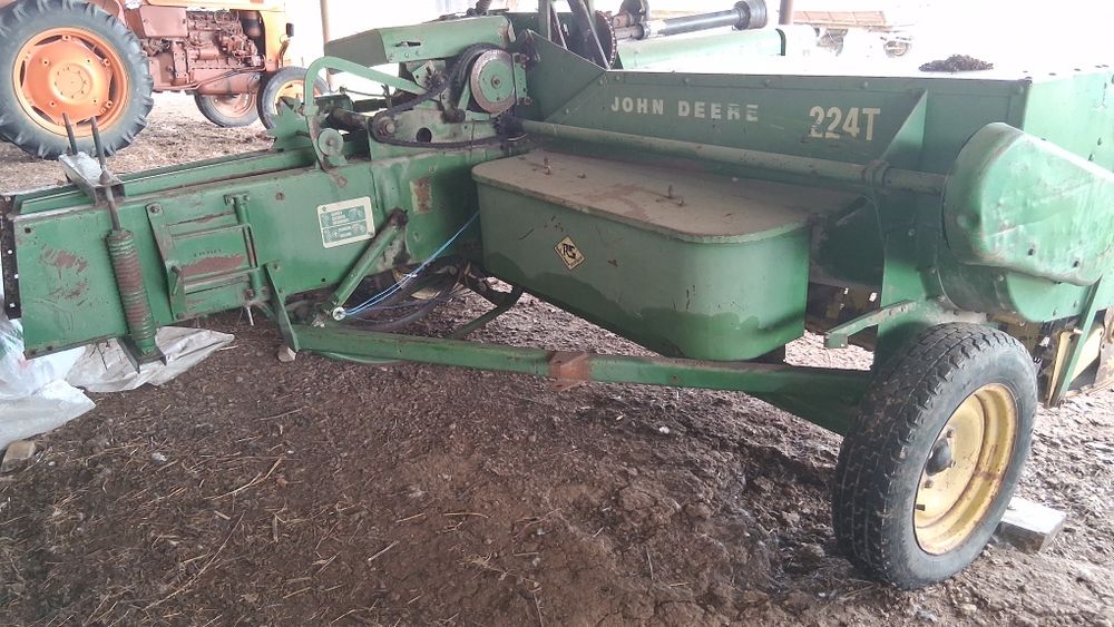 Presă de balotat John Deere 224T