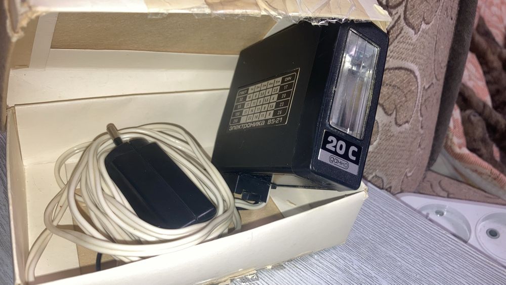 Фотовспышка «Электроника В5-21» для плёночного фотоаппарата