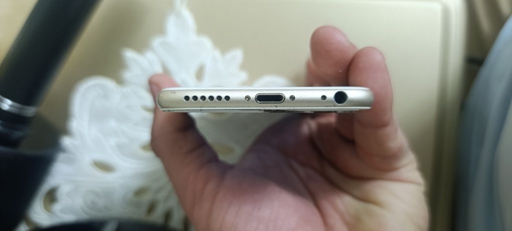 Iphone 6 iCloudga tushgan va oynasi singan