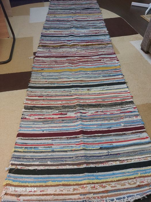 Covor țesut manual