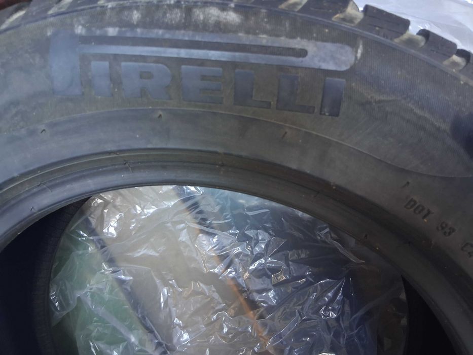 Продавам Зимни гуми Pirelli  225/60/17