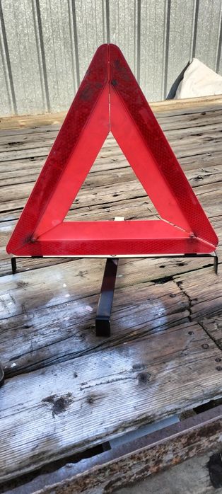 Аварийный знак. В хорошем состоянии
