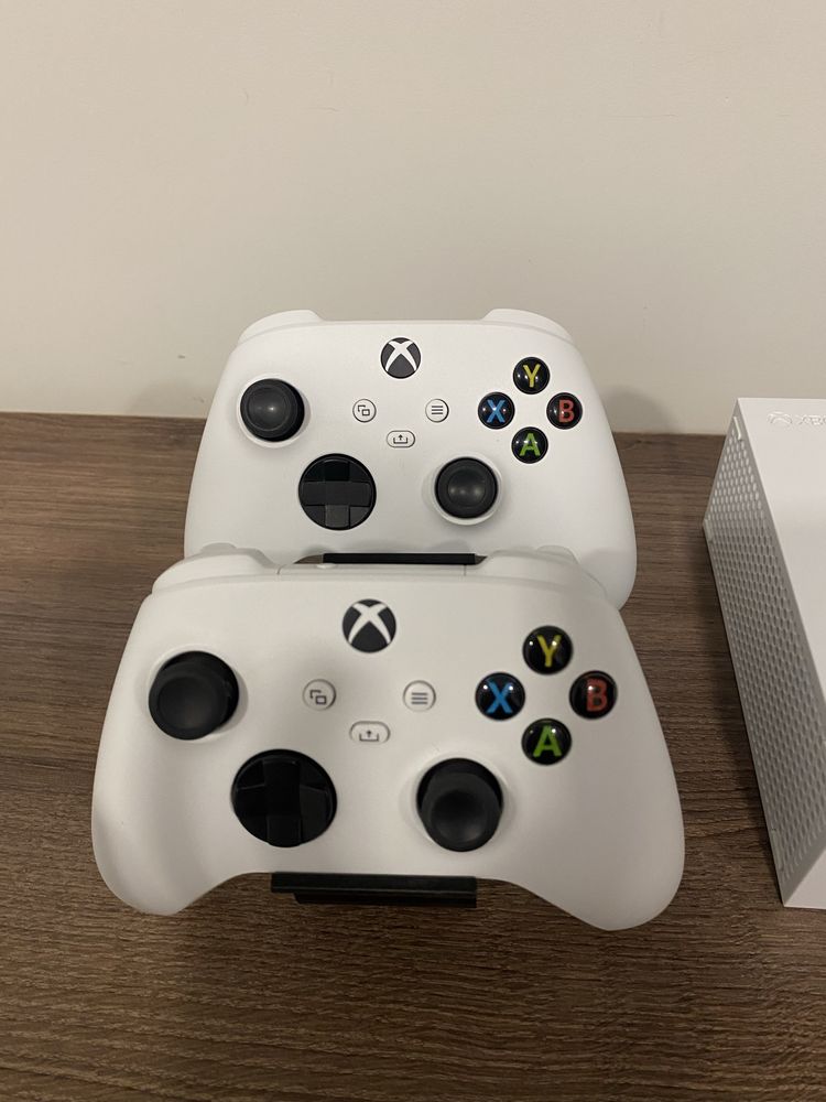 Xbox Series S 512 gb с два контролера
