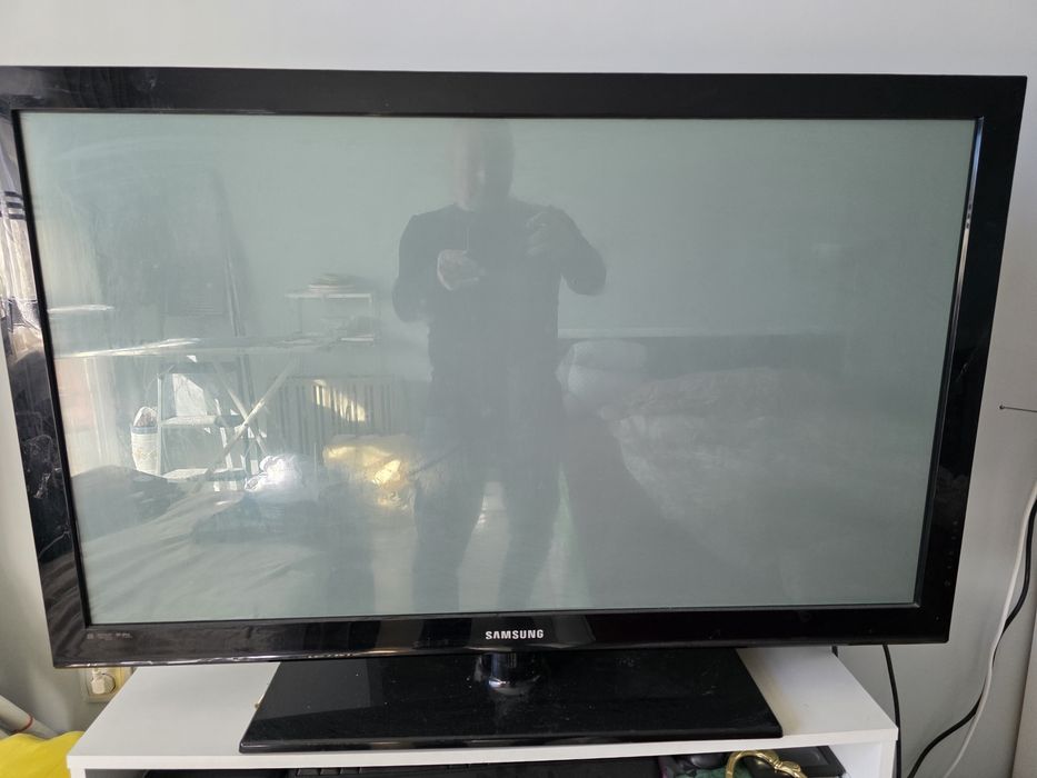 Телевизор Samsung 42" plazma tv