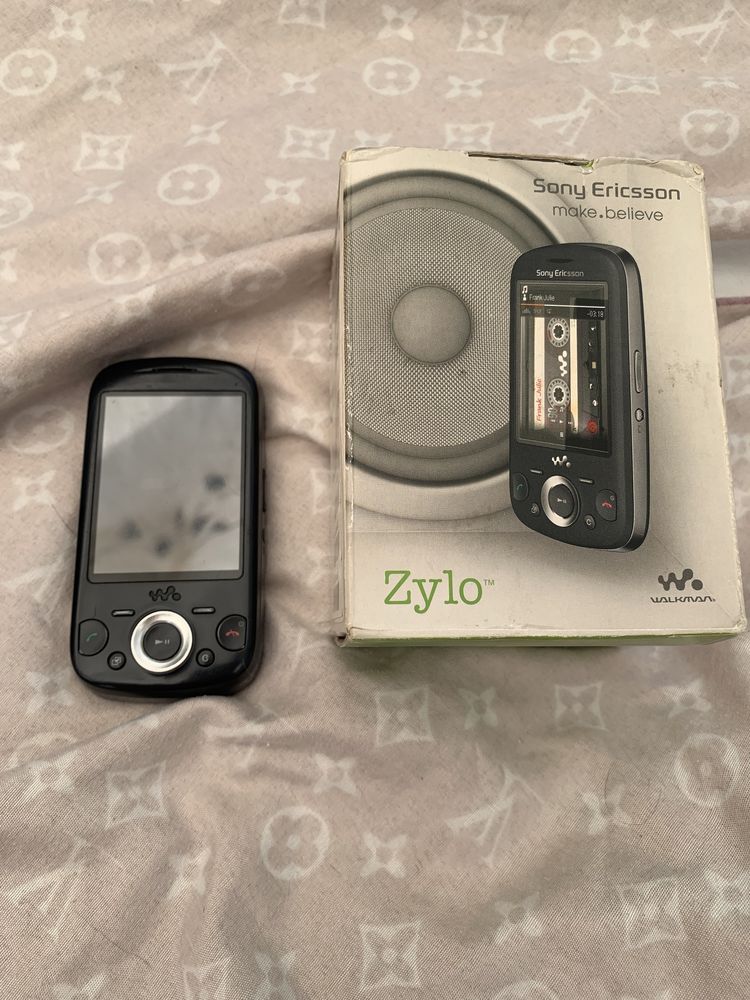 Продам сотовый телефон sony ericsson w20