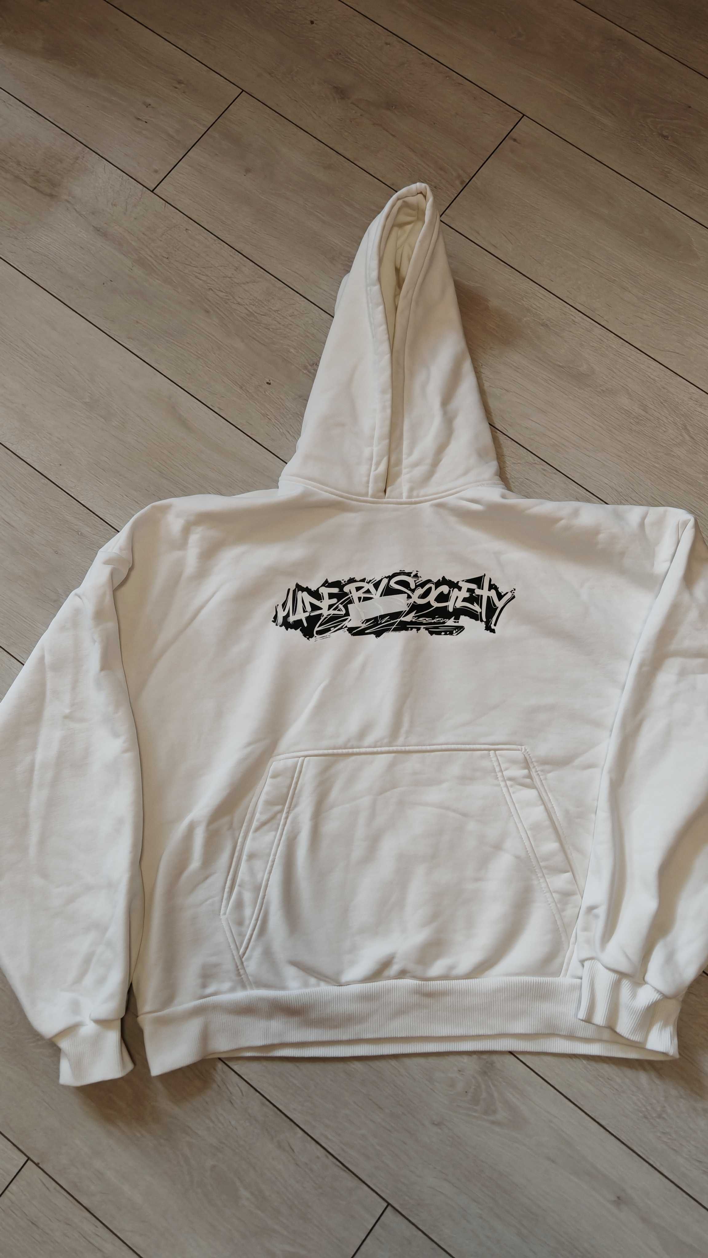 Продавам суитчер Made by Society