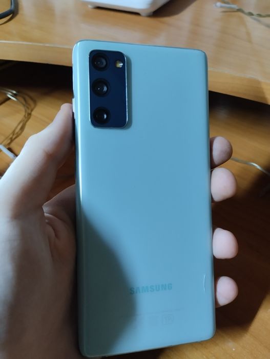 Продам или обменяю Samsung S20 FE 128/6 в хорошем состоянии