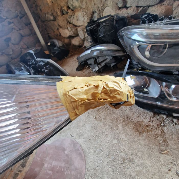 Kia Venga 2019 ляв фар