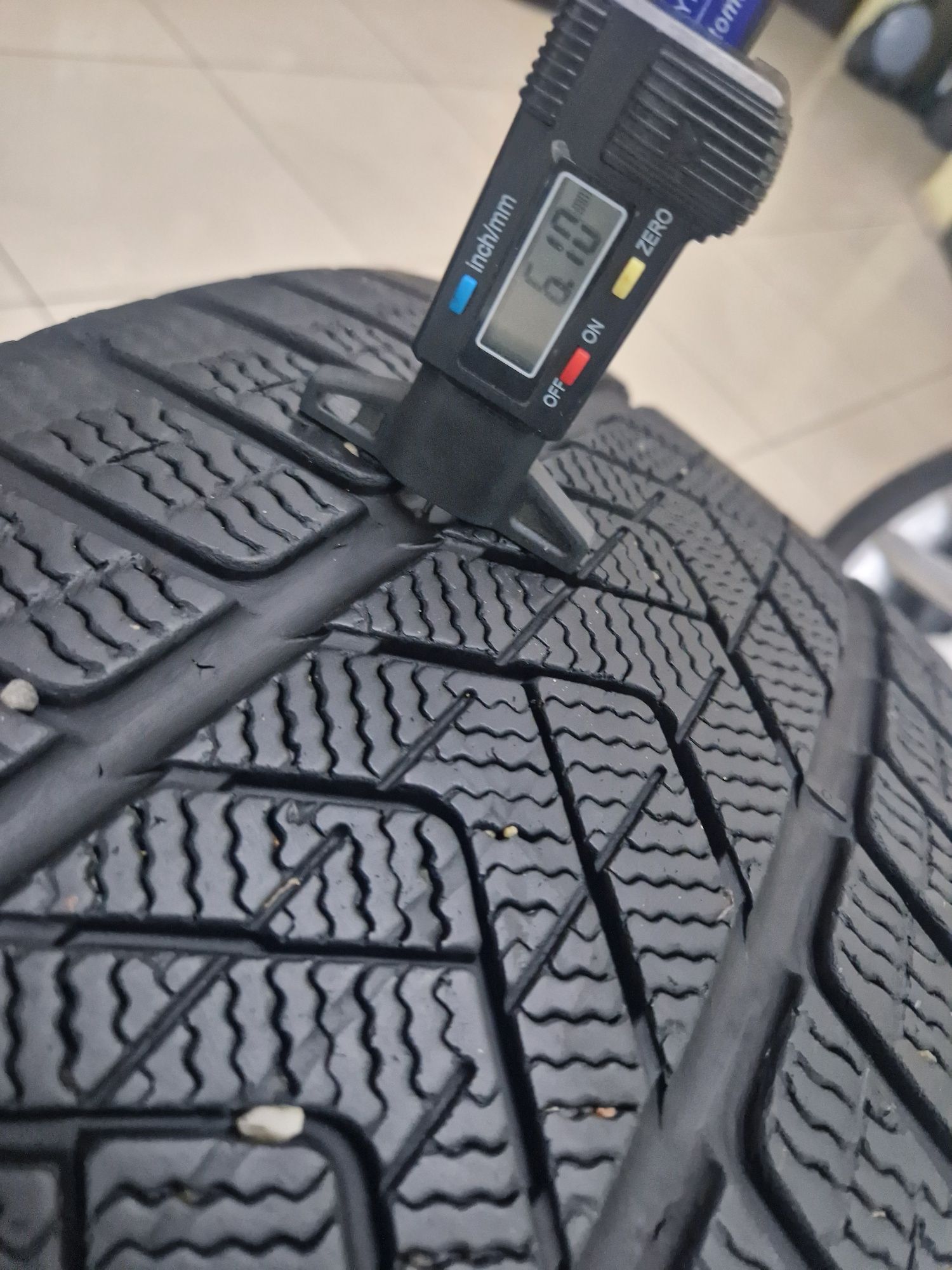 275 40 21 Pirelli Runflat зимни 2бр.
