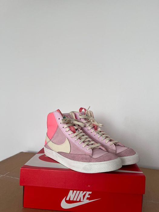 Adidasi Nike Blazer Mid '77 SE dama.