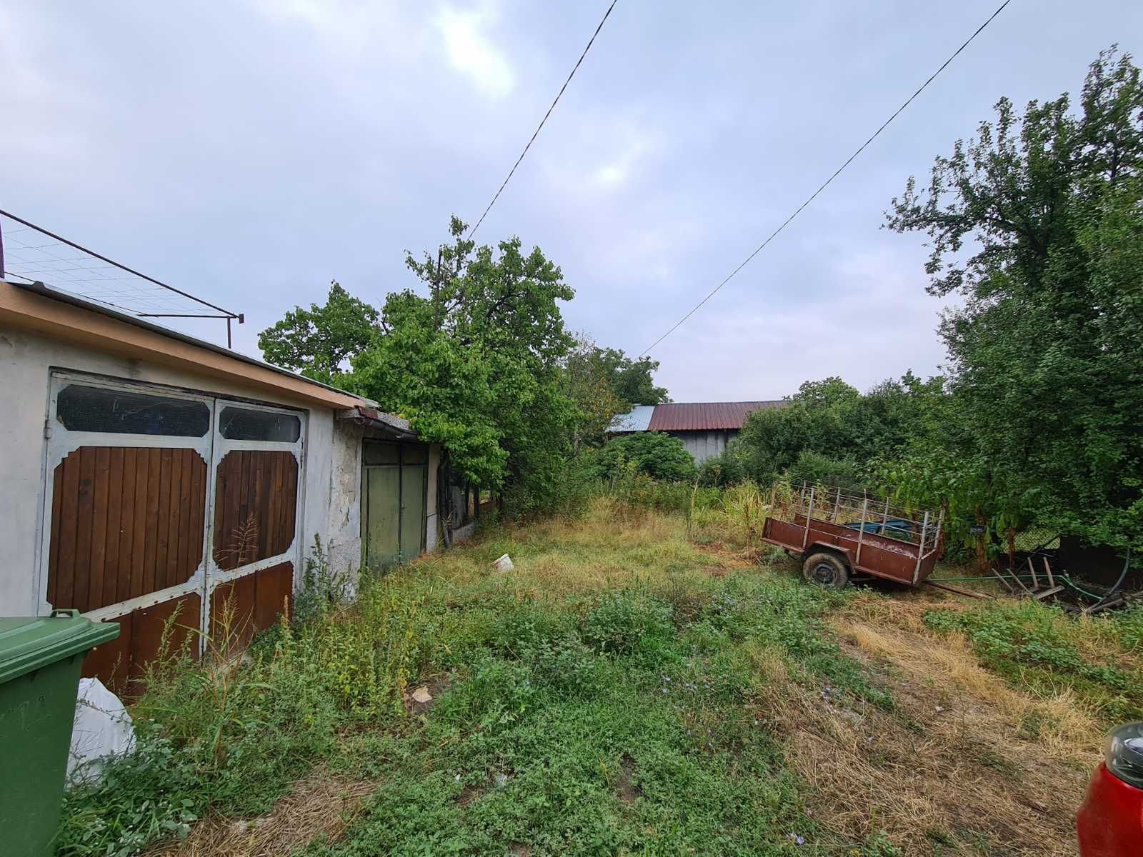 Продава се УПИ с вила и двор – с. Червен (долната част)