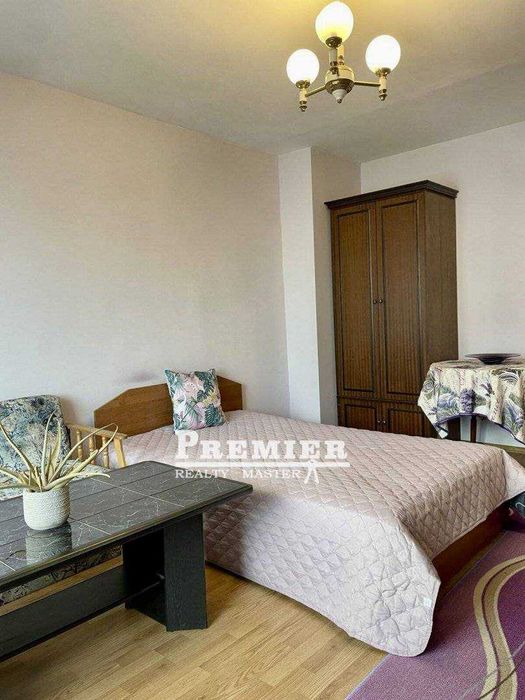 Двустаен апартамент на среден етаж