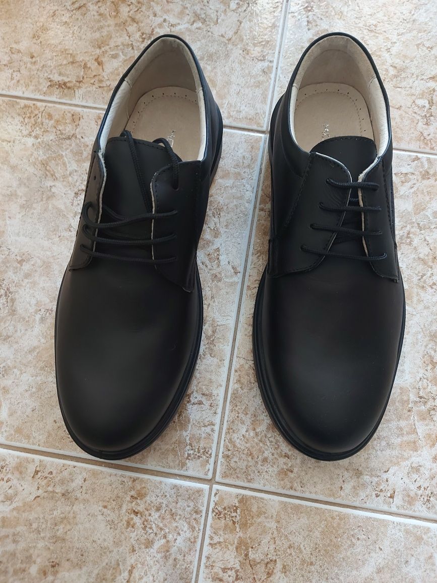 Нови мъжки обувки 43 номер