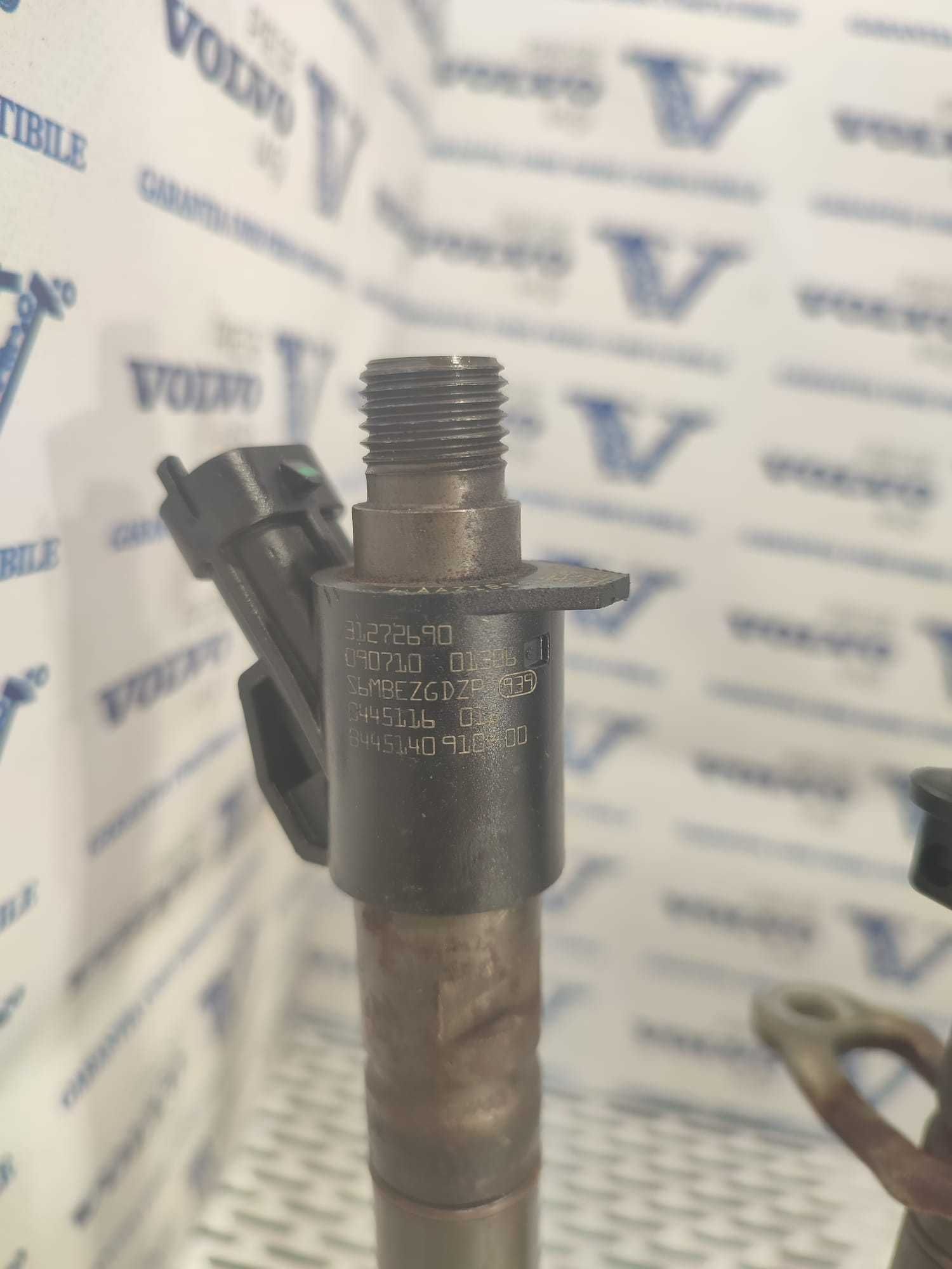 Injector VOLVO 2.4D5 2.0D3 D4 E5 S60 V60 V70 XC70 XC60 31272690