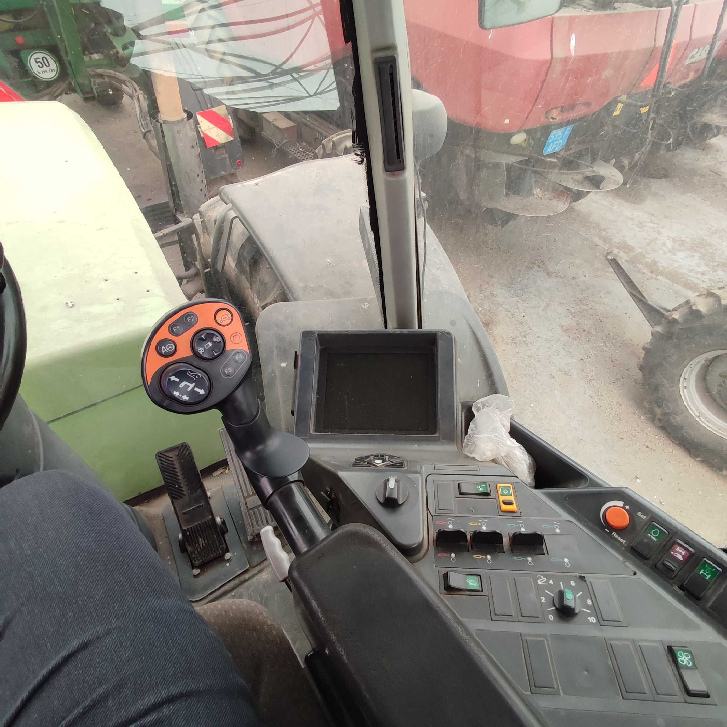 Трактор CLAAS Xerion 3800 Trac VC (Ксерион 3800)