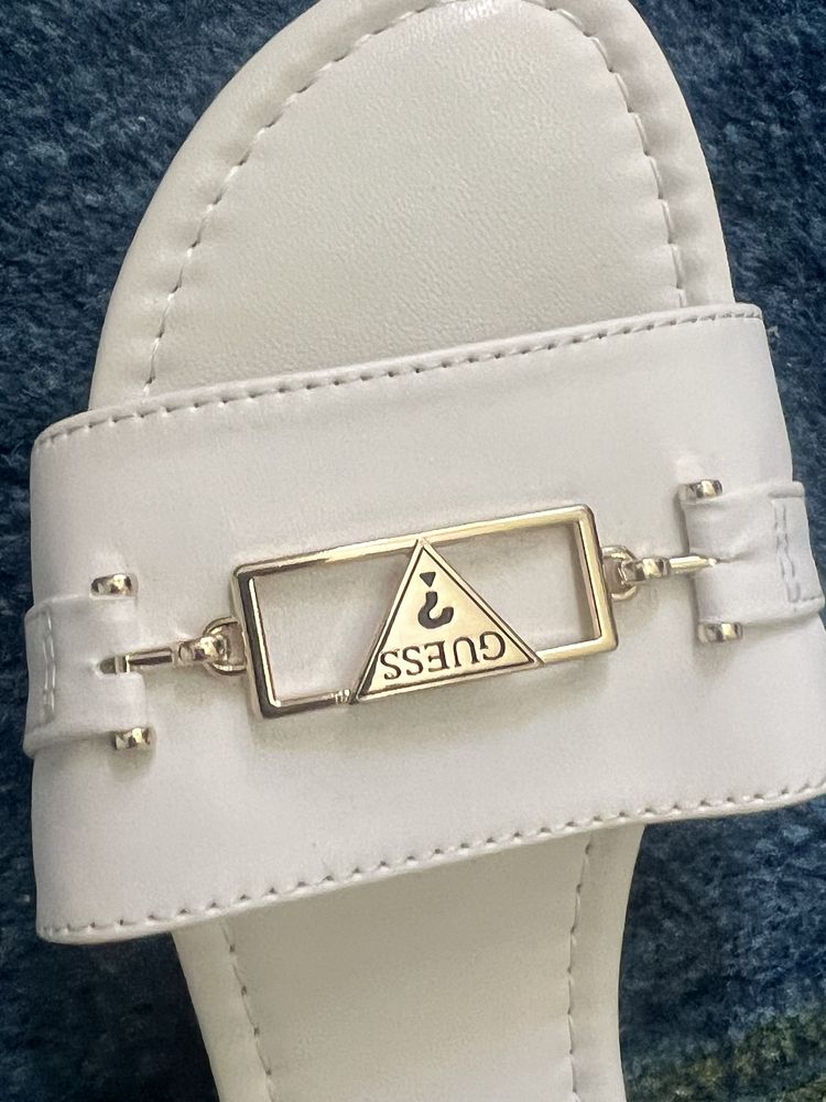 Чисто нови чехли guess