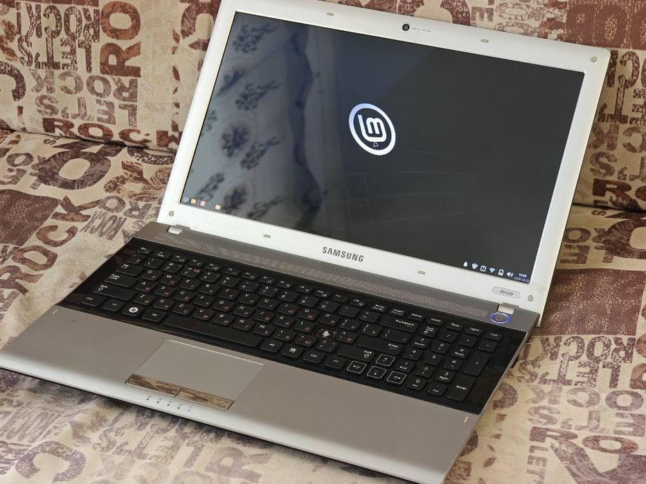 Ноутбук Samsung rv509