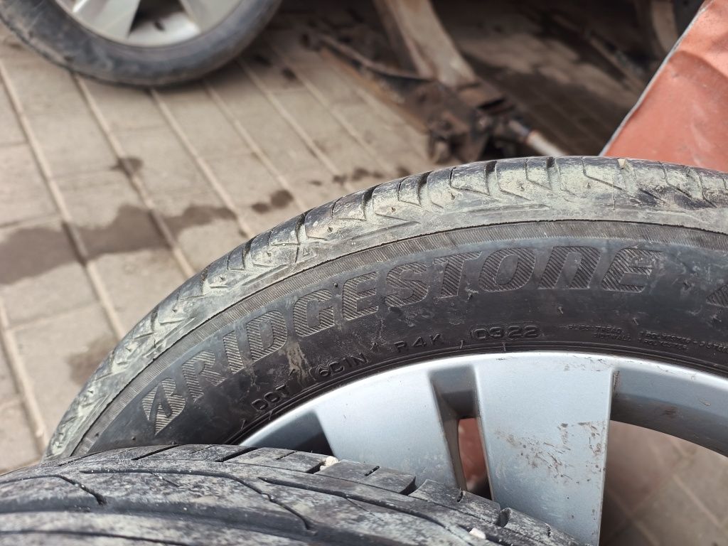 Vând cauciucuri Bridgestone 225/50r18 Vara