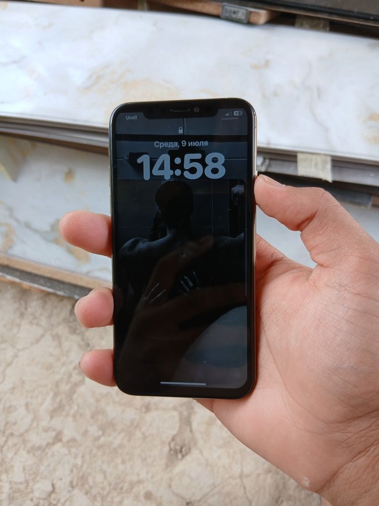 iPhone.  XS 64gb